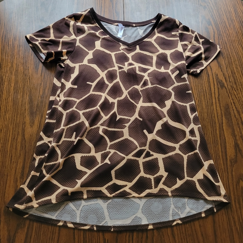 LulaRoe Giraffe Print Blouse. L